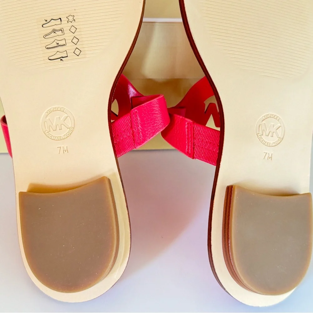 Michael Kors Aubrey Cut out Tumbled Leather Sandals Size 7M Electric Pink